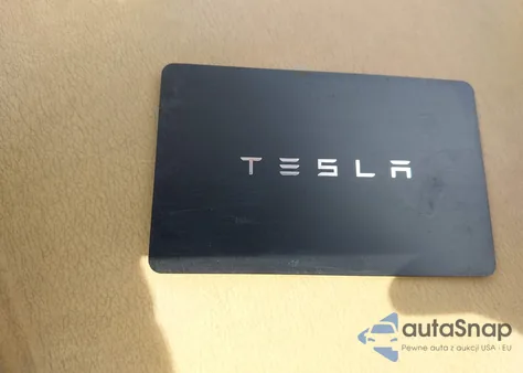 2021 Tesla Model 3 Standard Range Plus Rear-Wheel Drive z USA, uszkodzony, nr VIN 5YJ3E1EA2MF054168